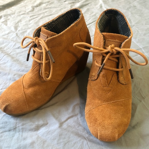 Toms Lace Up Wedge Suade Brown Desert Ankle Bootie
